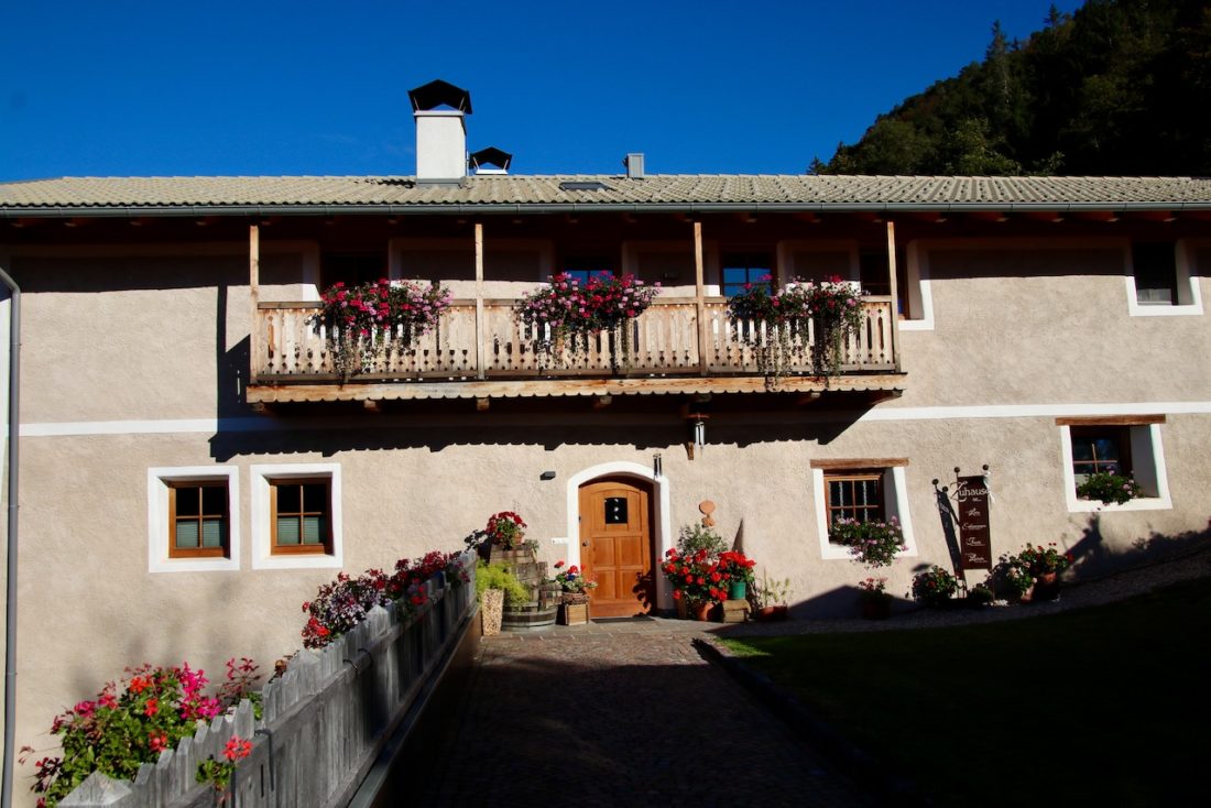 Kugler-Hof Versein Mölten Stiftung Steinkeller Bauernbund Südtirol Historischer Bauernhof