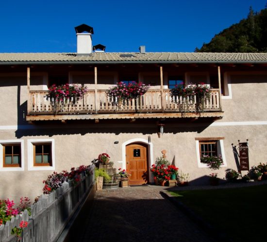 Kugler-Hof Versein Mölten Stiftung Steinkeller Bauernbund Südtirol Historischer Bauernhof